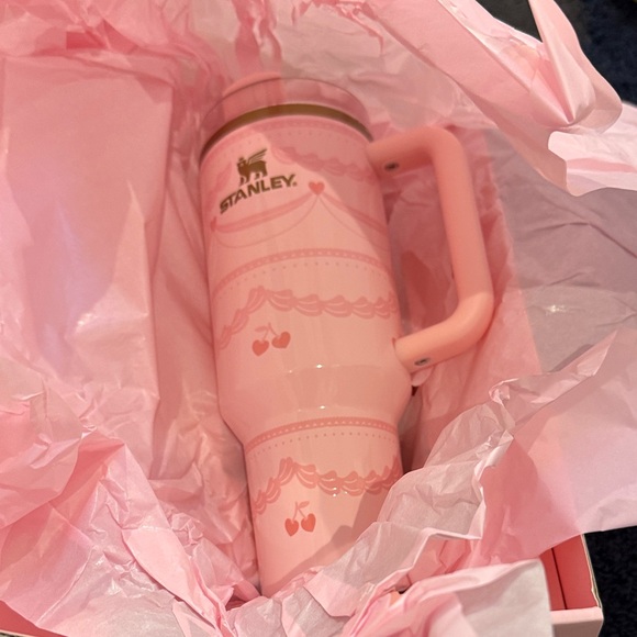 Stanley Quencher H2.0 Tumbler 40 oz valentine - Picture 7 of 8